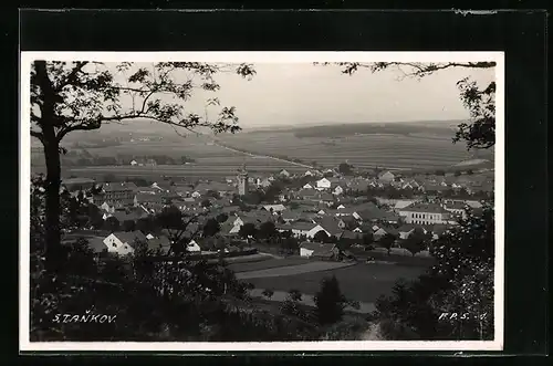 AK Stankov, Ortsansicht mit Kirchturm