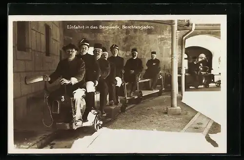 AK Besucher eines Salzbergwerkes auf einer Bergbaubahn