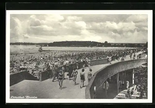 AK Berlin, Strandbad Wannsee mit Besuchern