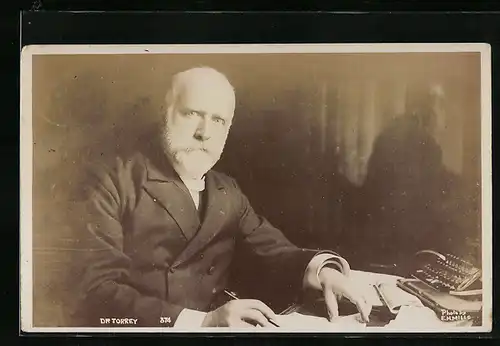 AK Dr. Torrey in seinem Arbeitszimmer