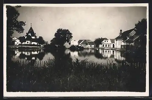 AK Varvazov, Wasserpartie mit Ansicht der Kirche