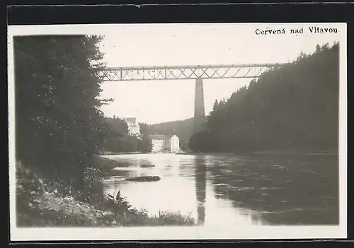 AK Cervena nad Vltavou, Flusspartie mit Brücke