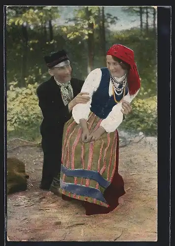 AK Junges verliebtes Paar in polnischer Nationalkleidung