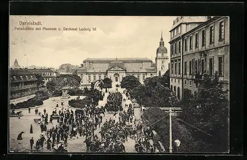 AK Darmstadt, Paradeplatz mit Museum & Denkmal Ludwig IV.