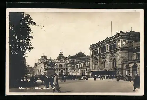 AK Hannover, Hauptbahnhof mit Denkmal