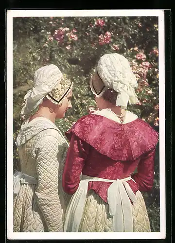 AK Zwei junge Friesacherinnen in kärntener Tracht