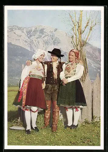 AK Mann und zwei Frauen in Tracht aus dem Gailtal