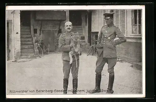 AK Heerführer Rittmeister von Berenberg-Gossler mit Maskottchen, einem jungen Tiger