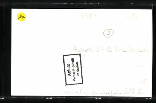 AK Mitarbeiter der Grubenwehr befüllt einen Tank