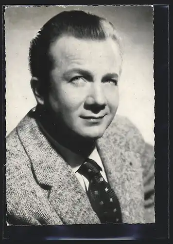 AK Schauspieler Rudolf Schock im Hemd posierend