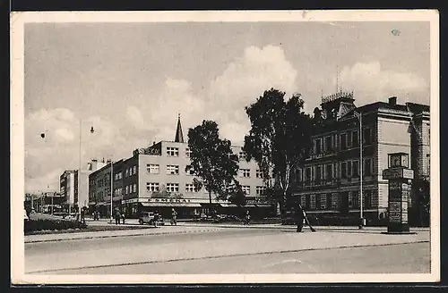 AK Zlin, Strassenpartie und Wegweiser mit Uhr