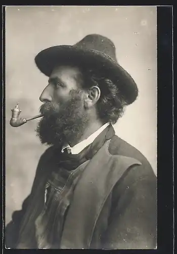 AK Italienischer Mann mit Vollbart und Pfeife in Tracht