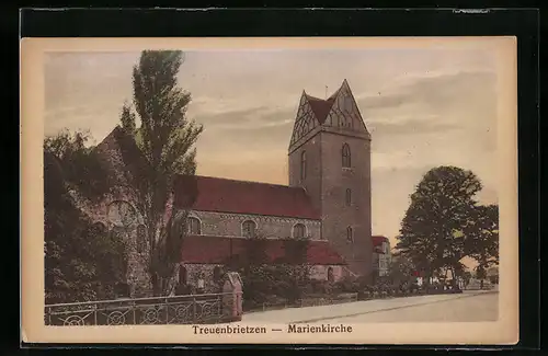 AK Treuenbrietzen, Marienkirche mit Bäumen