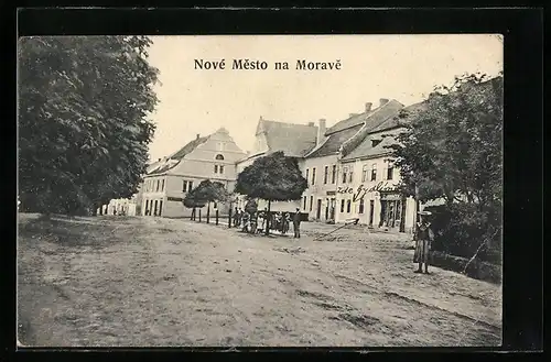 AK Nové Mesto na Morave, Strassenpartie mit Häuserzeile