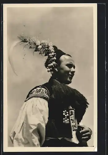 AK Junger Slowake in Trachtenkleidung