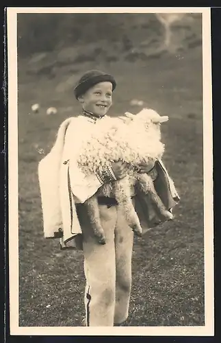 AK Hel`pa, Slowakischer Junge mit einem Lamm zu Ostern