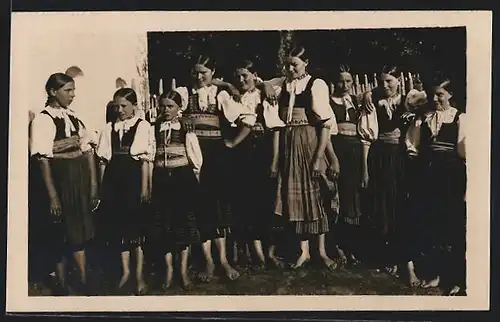 AK Slowakische Mädchen in landestypischer Tracht