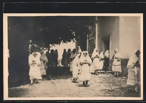 AK Cicmanský Folklor, Slowakinnen in Tracht