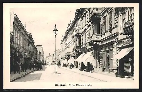 AK Belgrad, Prinz Michaelstrasse mit Passanten