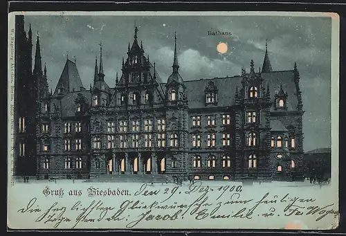 Mondschein-AK Wiesbaden, Rathaus, Halt gegen das Licht: beleuchtete Fenster