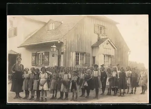 AK Oberdill, Kinder vor dem Jugendhaus