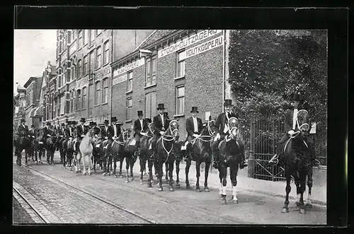 AK Delft, XVII. Lustrum van het Delftsch Stud. Corps, Parade der Studenten auf Pferden