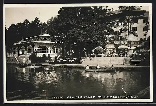 AK Krumpendorf, Seebad mit Terrassenhotel