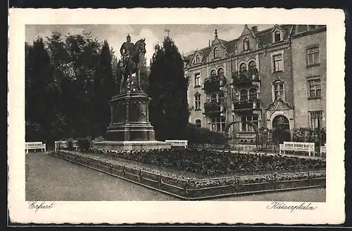 AK Erfurt, Idylle mit Kaiserdenkmal am Kaiserplatz