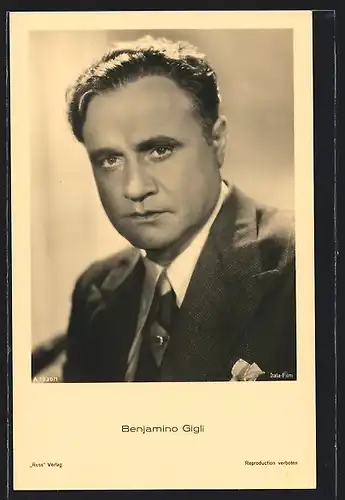 AK Opernsänger Benjamino Gigli im Anzug porträtiert