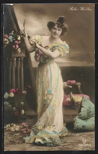 AK Opernsängerin Reta Walter im sommerlichen Kleid