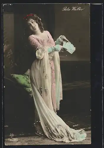 AK Opernsängerin Reta Waler mit Fächer in der Hand