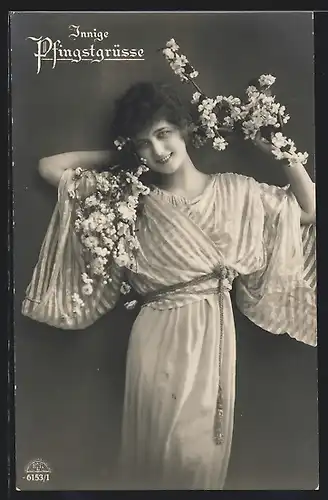 Foto-AK R & K / L Nr. 6153/1: Dame mit hübschen Lächeln und blühenden Zweig