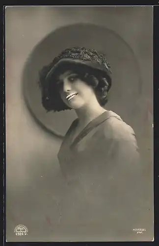 Foto-AK R & K / L Nr. 4564/2: Junge Dame mit Hut