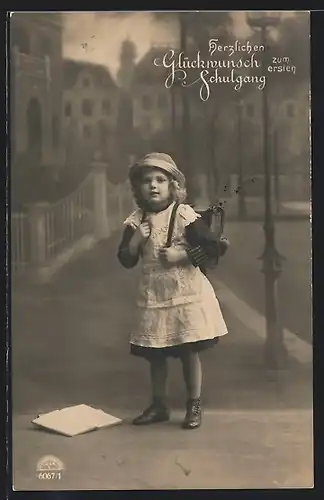 Foto-AK R & K / L Nr. 6067/1: Mädchen mit Schulranzen, Glückwunsch zum ersten Schulgang