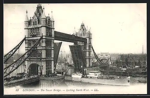 AK London, Tower Bridge looking North West