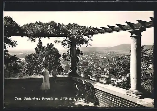 AK Graz, Schlossberg Pergula mit Blick auf die Stadt