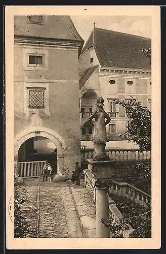 AK Rosenburg, Schlosshof von Nordost aus gesehen