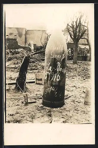 Foto-AK Grosskalibrige Blindgänger Granate