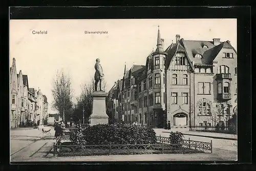 AK Crefeld, Bismarckplatz mit Frau und Kinderwagen