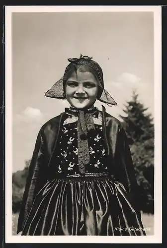 AK Kleine Gutacherin, kleines Mädchen in Trachtenkleid aus dem Schwarzwald