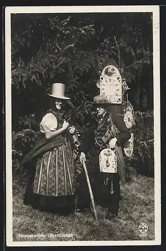 AK Schwarzwälder Tracht, Ansicht von Schwarzwälder Uhrenhändlern in Tracht