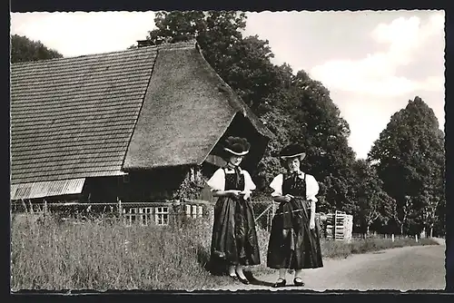 AK Schwarzwälderinnen in Kirnbacher und Gutachstaler Tracht