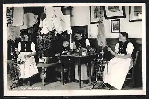 AK Frauen mit Jungen in der Spinnstube, Schwarzwälder Tracht