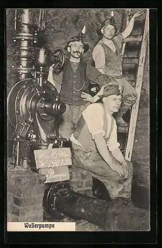 AK Bergmänner an der Wasserpumpe