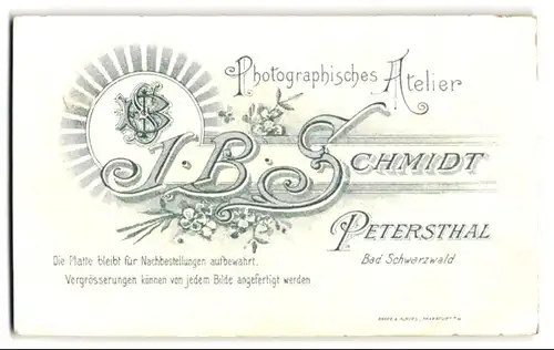 Fotografie J. B. Schmidt, Petersthal / Schwarzw., Monogramm des Fotografen im Sonnenschein nebst Anschrift des Ateliers
