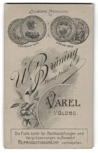 Fotografie W. Brüning, Varel i. Oldbg., gedruckte Silberne Medaillen aus Dresden 1904 und Esens 1906