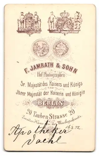 Fotografie F. Jamrath & Sohn, Berlin, Herr Apotheker Daehl im Anzug mit Backenbart