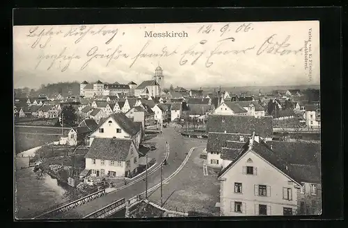 AK Messkirch, Strassenpartie mit Kirche
