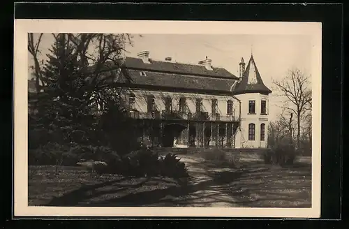 AK Slatinany, Blick auf ein herrschaftliches Haus