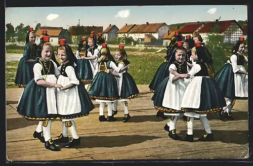 AK Schwälmer Kinder beim Tanz, hessische Tracht
